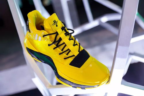 廣州SneakerCon驚現(xiàn)“神鞋”！球鞋愛(ài)好者上演排隊(duì)圍觀熱潮